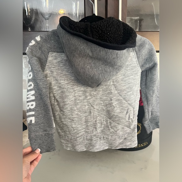 Abercrombie kids size 5/6 hooded sweater - Picture 3 of 4